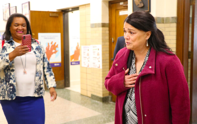 Gates Elementary State Superintendent Visits East Aurora Schools